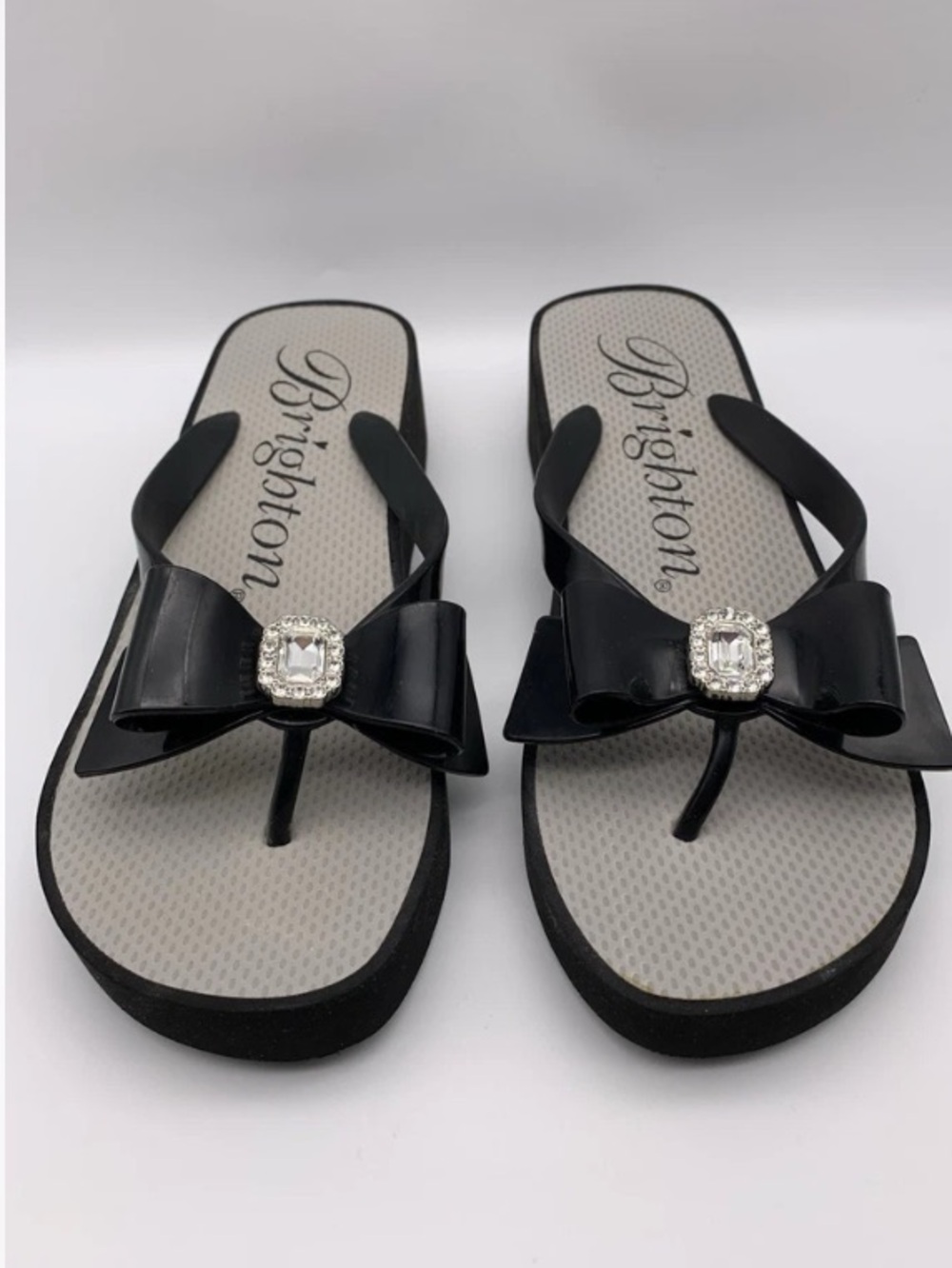 BRIGHTON Bowie Black Wedge Flip Flops Silver Rhinestone
Bow Sandals SZ: 7
